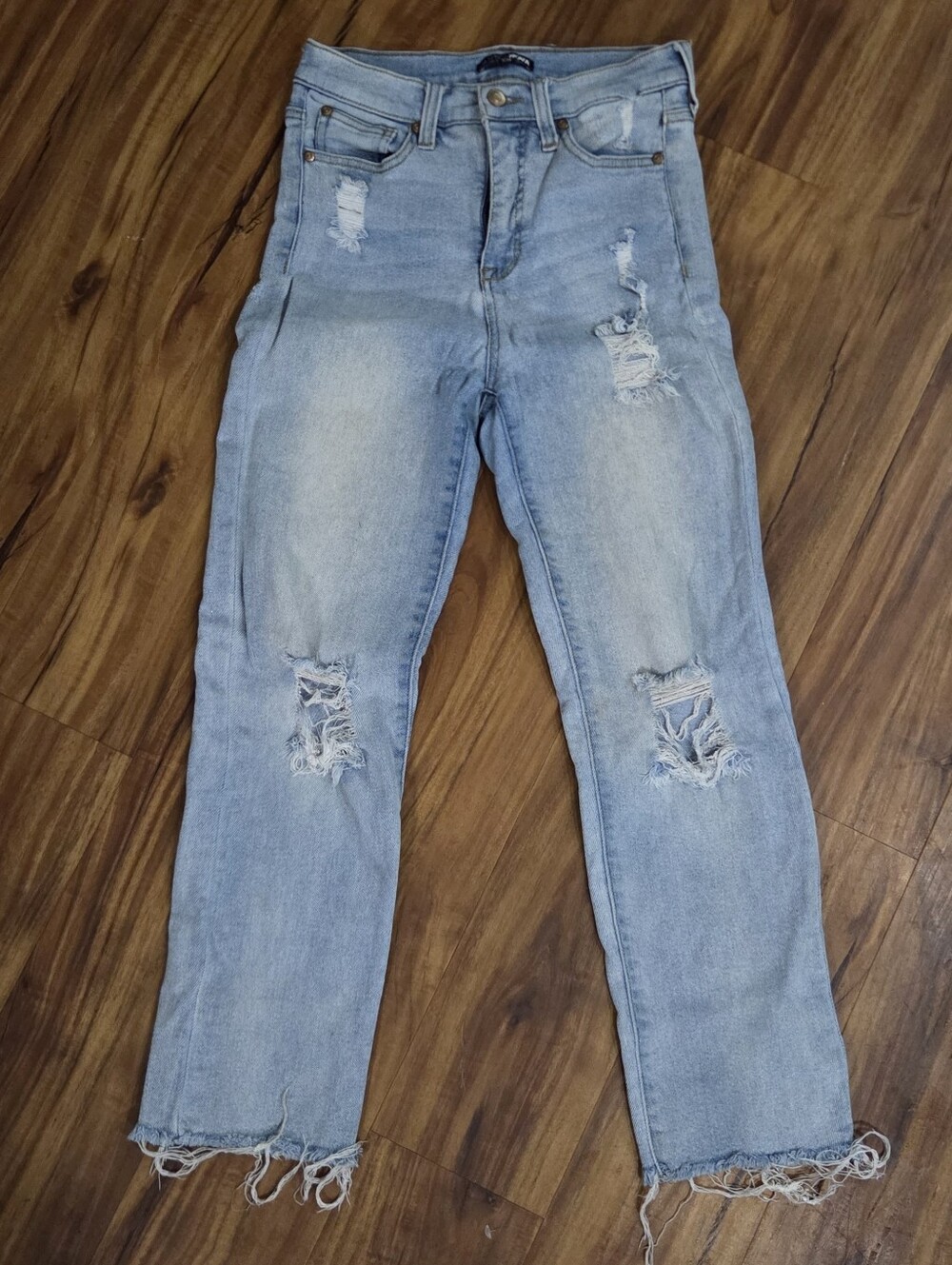 Fashion Nova Distressed Light Wash Jeans – Size 7/28